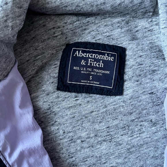Abercrombie & Fitch small purple/white/blue jacket - Picture 2 of 3